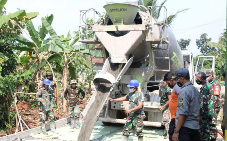 Penrem 052/Wkr Tinjau Kegiatan Sasaran Fisik  dan Non Fisik di Lokasi TMMD Ke-111 Kodim 0510/Trs